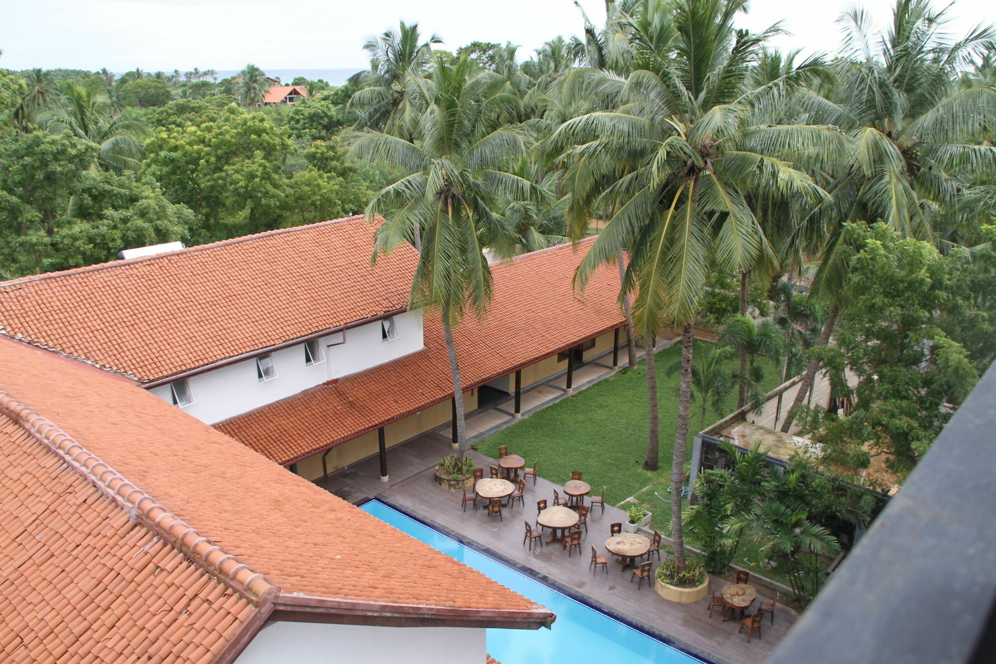 Earl'S Red Passikudah Hotel Exterior photo